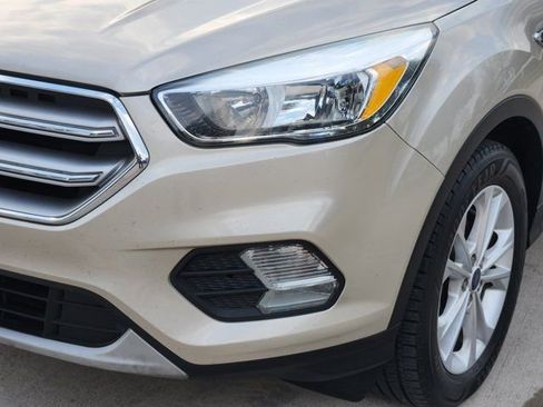 Used 2017 Ford Escape SE image 16