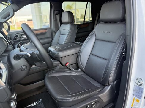 Used 2025 GMC Yukon Denali image 12