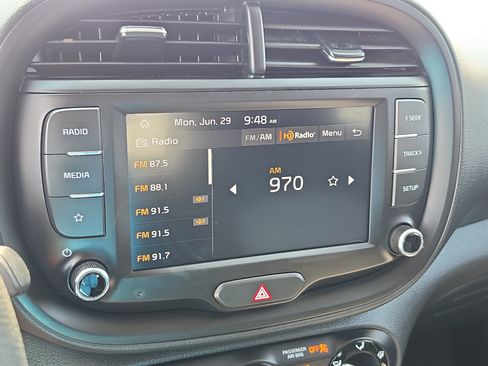 Certified 2025 Kia Soul LX w/ LX Technology Package FWD image 22