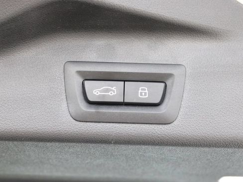 Used 2025 BMW X5 xDrive50e AWD/4WD image 33