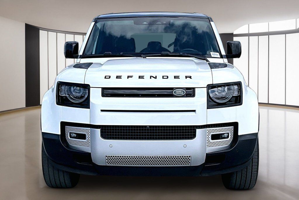 Used 2023 Land Rover Defender 110 SE AWD/4WD image 2