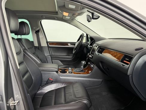 Used 2014 Volkswagen Touareg VR6 AWD/4WD image 17