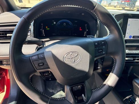 Used 2025 Toyota Camry SE FWD image 16