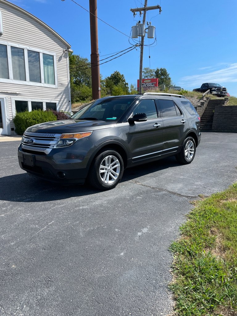 Used 2015 Ford Explorer XLT w/ Equipment Group 202B FWD image 1