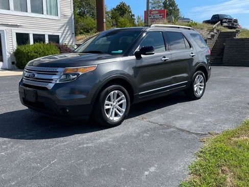 Used 2015 Ford Explorer XLT w/ Equipment Group 202B FWD image 1