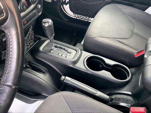 Used 2018 Jeep Wrangler Sport AWD/4WD image 19