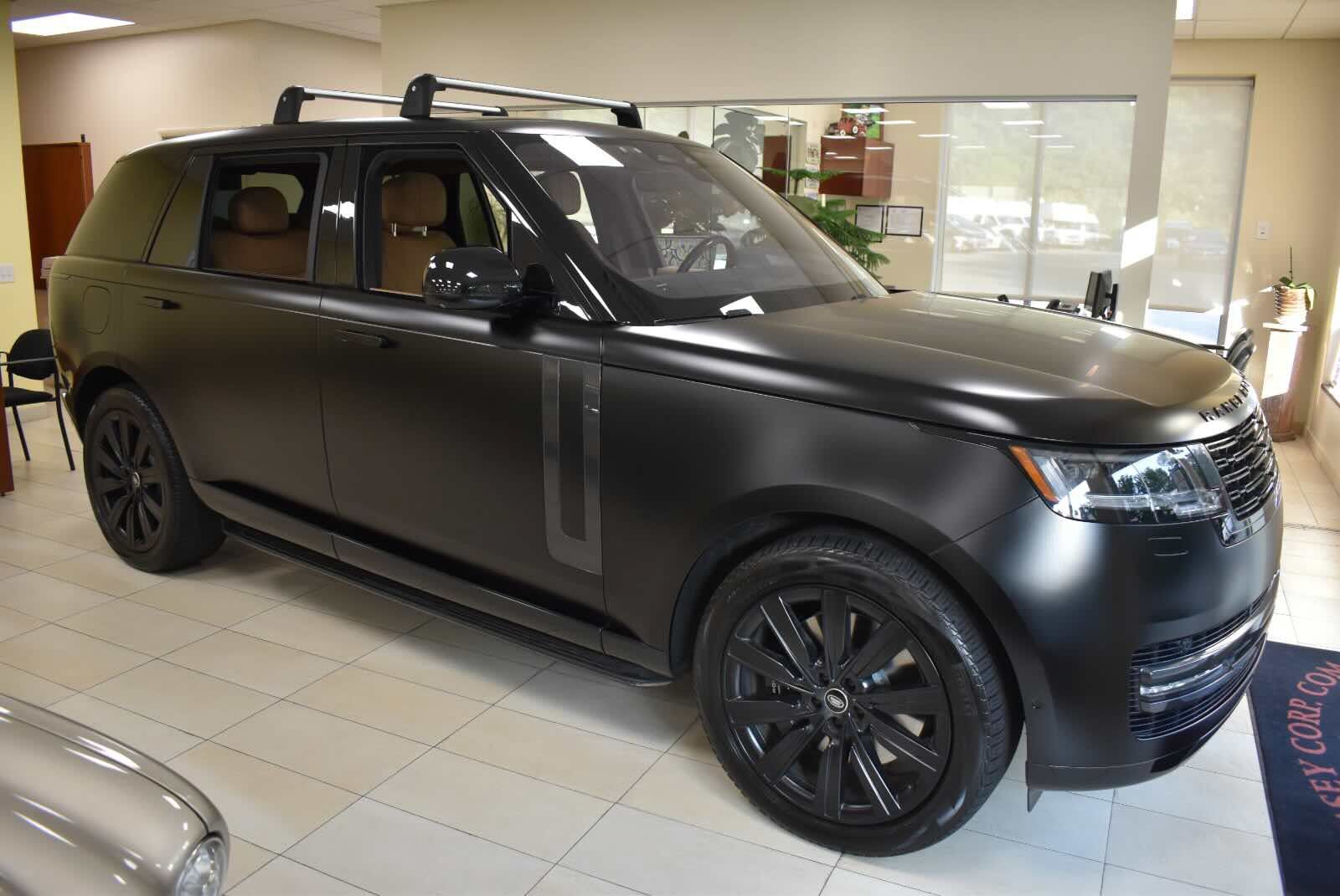 Used 2023 Land Rover Range Rover Long Wheelbase SE AWD/4WD image 3