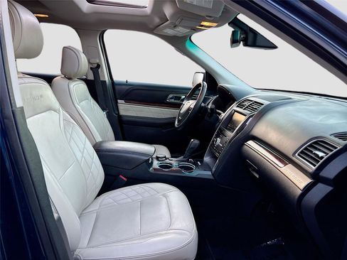 Used 2016 Ford Explorer Platinum image 32