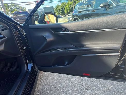 Used 2021 Toyota Camry LE image 31