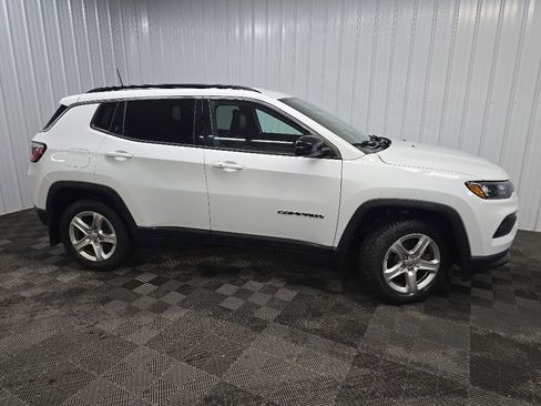 Used 2023 Jeep Compass Latitude AWD/4WD image 1