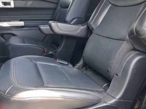 Used 2022 Ford Explorer Limited w/ Limited Technology Package RWD image 5