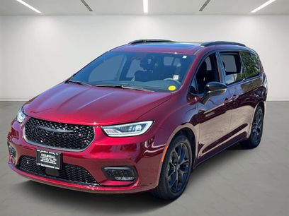 Used 2023 Chrysler Pacifica Limited w/ S Appearance Package