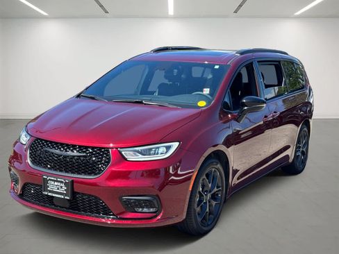 Used 2023 Chrysler Pacifica Limited w/ S Appearance Package FWD image 1