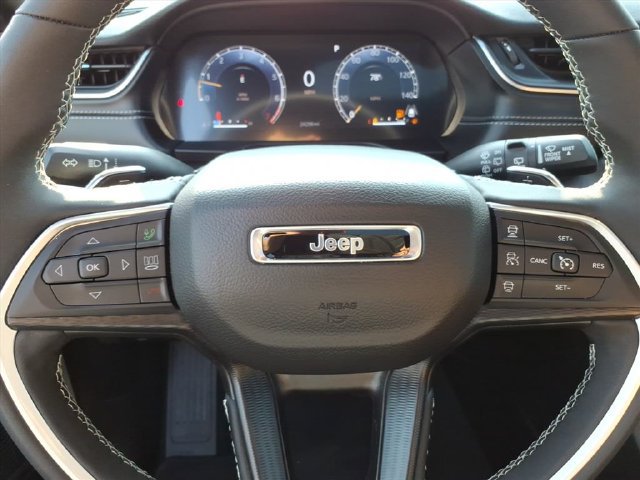 Used 2025 Jeep Grand Cherokee L Altitude AWD/4WD image 18
