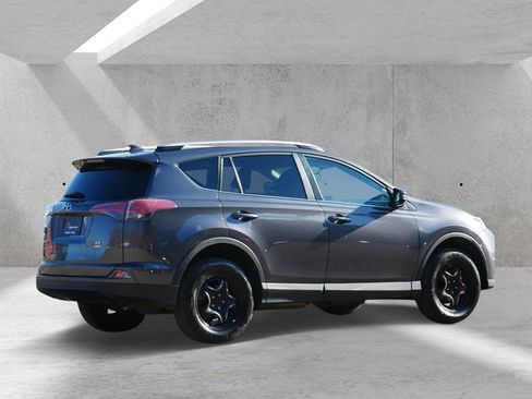 Used 2016 Toyota RAV4 LE image 3
