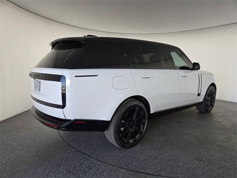 New 2026 Land Rover Range Rover Long Wheelbase SE image 2