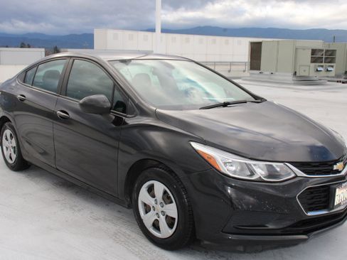Used 2017 Chevrolet Cruze LS image 2