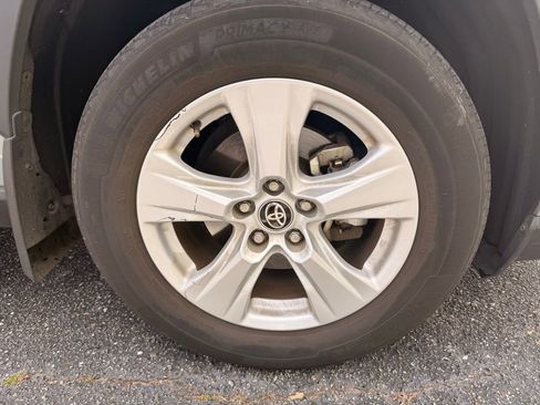 Used 2021 Toyota RAV4 XLE image 7