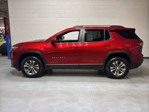 Used 2025 Chevrolet Equinox LT w/ Convenience Package II image 2