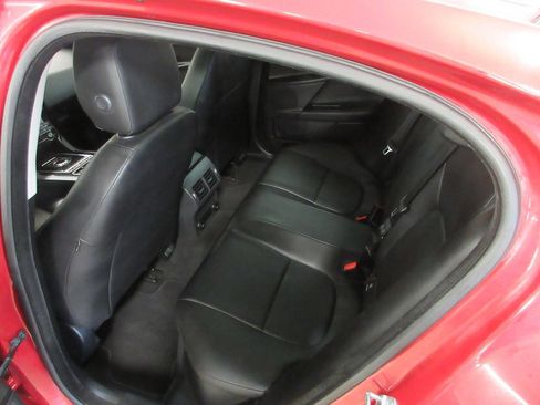 Used 2017 Jaguar XE Premium image 17