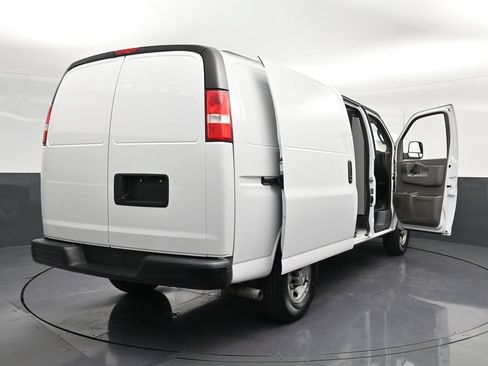 Used 2022 Chevrolet Express 3500 w/ Driver Convenience Package RWD image 26
