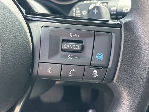 Used 2023 Nissan Rogue SV FWD image 20