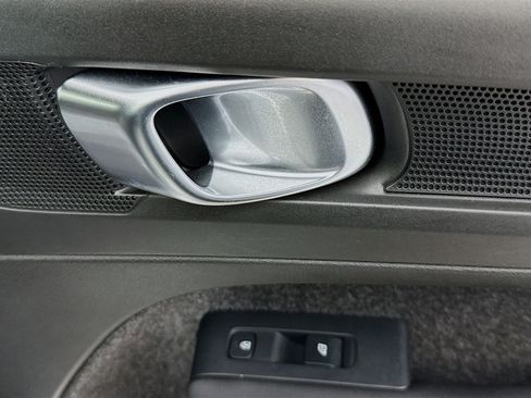 Used 2025 Volvo XC40 B5 Core image 30