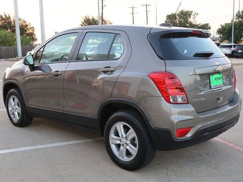 Used 2021 Chevrolet Trax LS AWD/4WD image 9