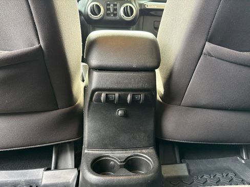 Used 2013 Jeep Wrangler Unlimited Sahara AWD/4WD image 20