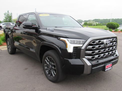 Used 2025 Toyota Tundra Platinum AWD/4WD image 4