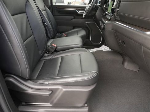 Used 2024 Chevrolet Silverado 2500 LT w/ Convenience Package image 18