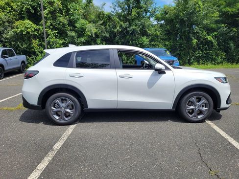 New 2026 Honda HR-V LX image 2