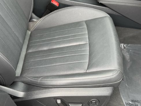 Used 2019 Audi e-tron Premium Plus image 50