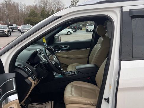 Used 2016 Ford Explorer Limited w/ Equipment Group 301A image 7