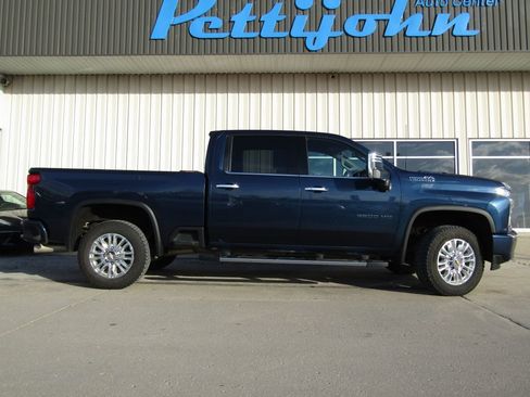 Used 2022 Chevrolet Silverado 3500 High Country w/ Z71 Off-Road Package image 2