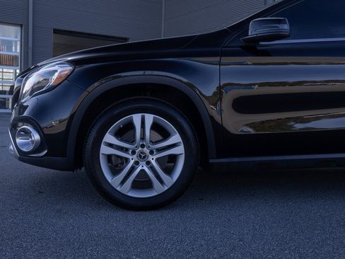 Used 2019 Mercedes-Benz GLA 250 4MATIC w/ Premium Package image 4