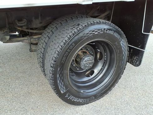 Used 2024 Ford F550 4x4 Regular Cab Super Duty image 13