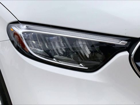 Used 2025 Mercedes-Benz GLC 300 4MATIC image 28