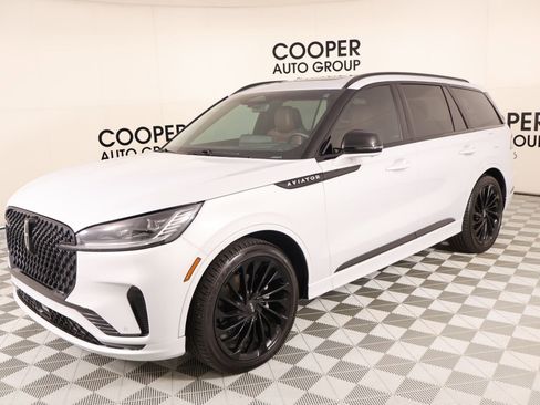 Used 2025 Lincoln Aviator Reserve w/ Equipment Group 201A AWD/4WD image 10