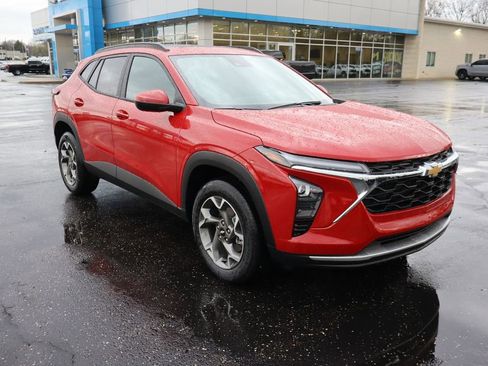 New 2026 Chevrolet Trax LT w/ LT Convenience Package FWD image 2