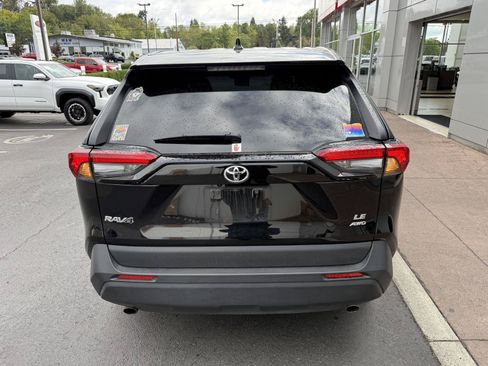 Used 2025 Toyota RAV4 LE AWD/4WD image 4