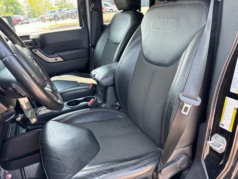 Used 2016 Jeep Wrangler Unlimited Sahara AWD/4WD image 28