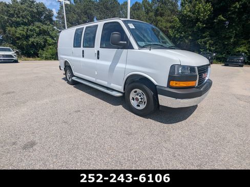 Used 2025 GMC Savana 2500 w/ Driver Convenience Package RWD image 3