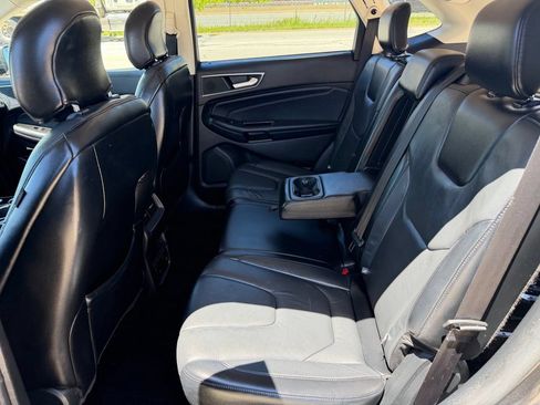 Used 2018 Ford Edge Titanium w/ Technology Package FWD image 11