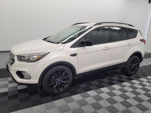 Used 2019 Ford Escape SE FWD image 2