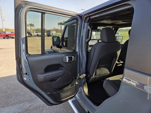 New 2025 Jeep Gladiator Sport image 14