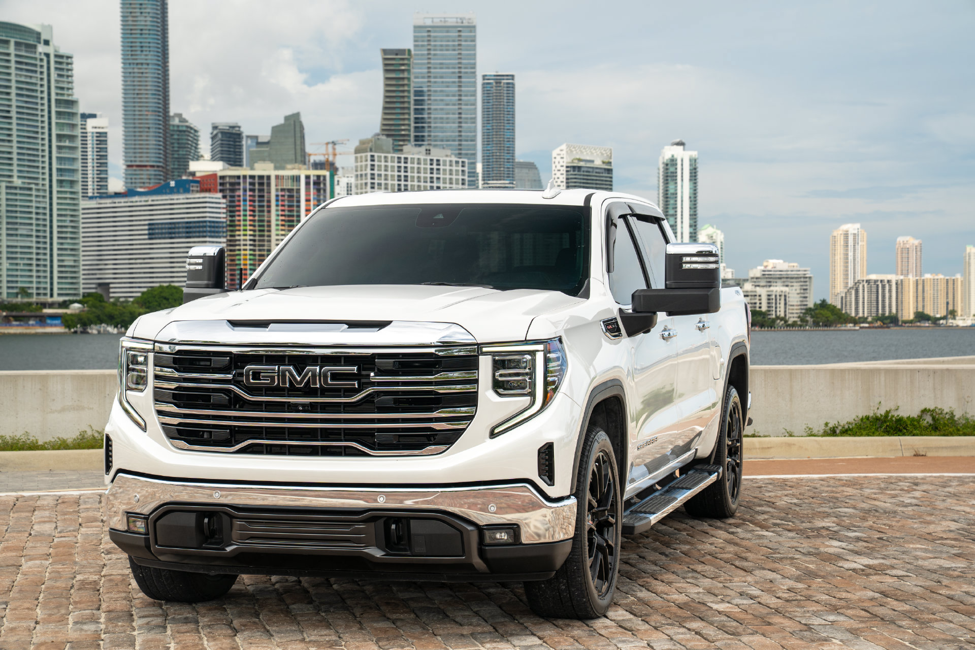 Used 2025 GMC Sierra 1500 SLT w/ SLT Premium Plus Package AWD/4WD image 10