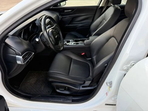 Used 2017 Jaguar XE Premium image 12