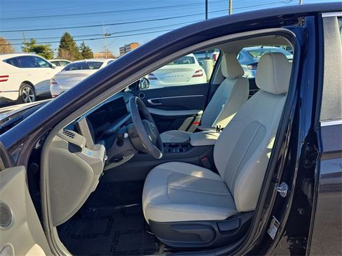 Certified 2025 Hyundai Sonata SE image 11