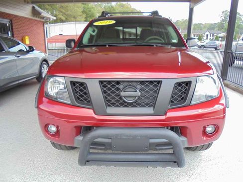 Used 2019 Nissan Frontier SV image 3